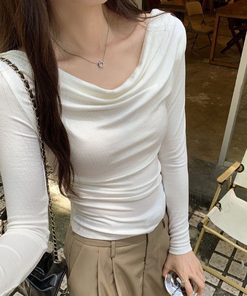 LADY LIKE(レディライク)の「【春夏新作】胸元ドレープ入り長袖カットトップス(Tシャツ/カットソー・レディース・ダークグレー/モカ/ホワイト/グレー/ブラック・M)」の16枚目の写真