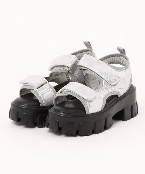 minia（ミニア）の「【極上ホイップごこち】10mmクッションのWベルトスポサン（サンダル・レディース・シルバー/ブラック・L/M/S）」の6枚目の写真