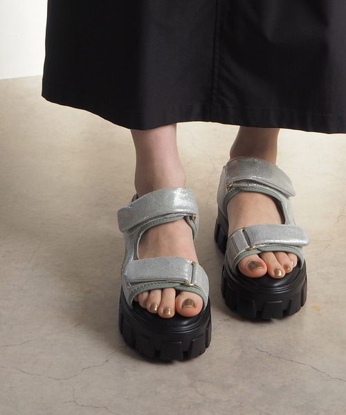minia（ミニア）の「【極上ホイップごこち】10mmクッションのWベルトスポサン（サンダル・レディース・シルバー/ブラック・L/M/S）」の21枚目の写真