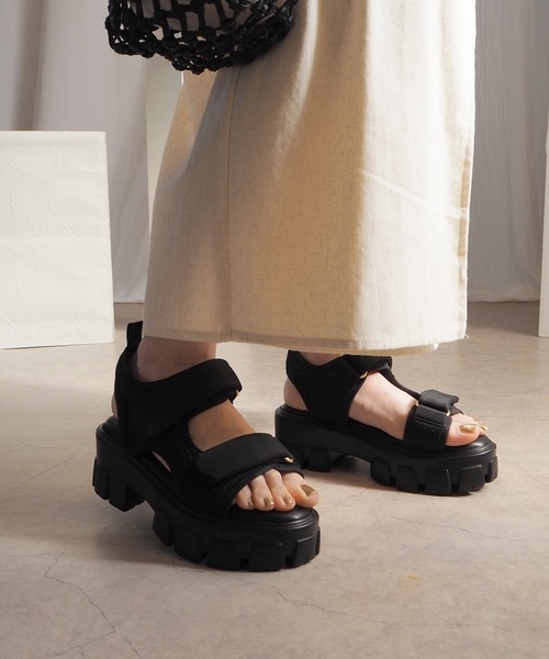 minia（ミニア）の「【極上ホイップごこち】10mmクッションのWベルトスポサン（サンダル・レディース・シルバー/ブラック・L/M/S）」の10枚目の写真