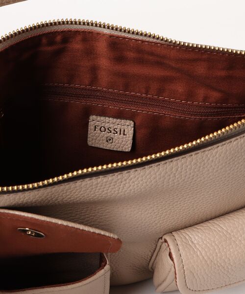 FOSSIL(フォッシル)の「フォッシル 斜めがけバッグ レディース レザー ベージュ スマホ収納可 ZB11160270(ショルダーバッグ・レディース・ベージュ・FREE)」の9枚目の写真