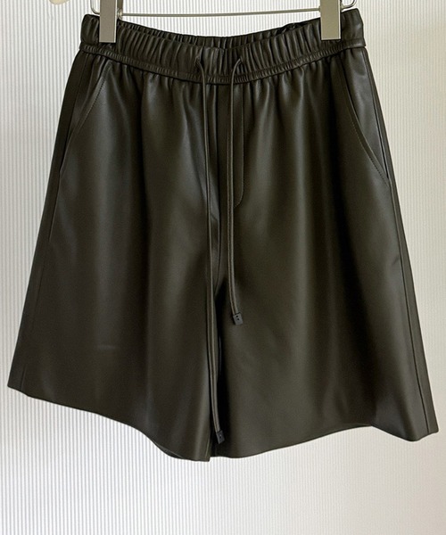 Bie(ビエ)の「シンセティックレザーショートパンツ(その他パンツ・レディース・グリーン・M/S/L)」の13枚目の写真