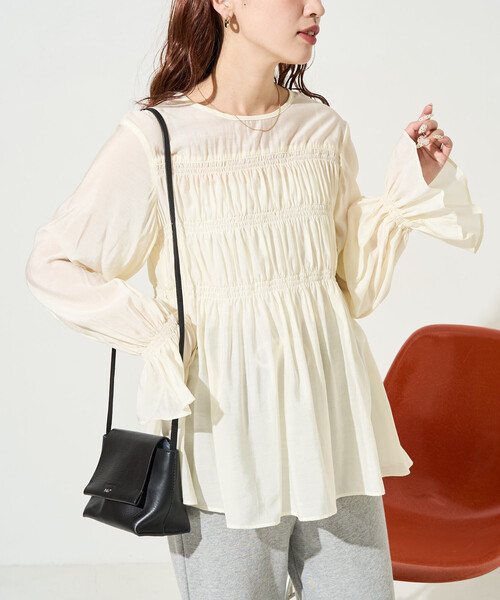 FREAK'S STORE（フリークスストア）の「限定展開　シアー ギャザー フリル袖 ロングスリーブ ブラウス（シャツ/ブラウス・レディース・ナチュラル/ブラック/ブルーグレー/ライトグリーン・ﾌﾘ-）」の4枚目の写真