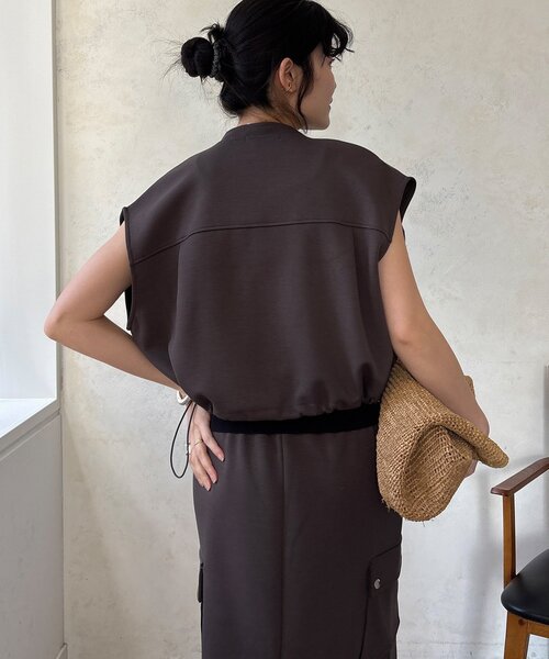 DouDou(ドゥドゥ)の「【WEB限定】ショートベスト×カーゴスカートセット(セットアップ・レディース・チャコールグレー/アイボリー/グレイッシュベージュ・FREE)」の11枚目の写真