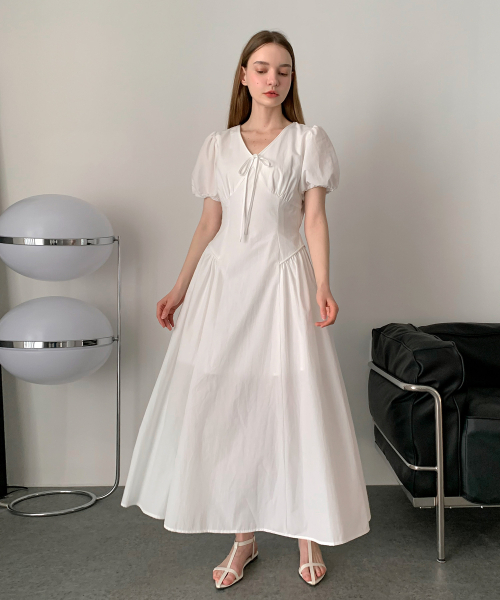 VASCARA(バスカラ)の「Shirring Puff Ribbon Long Dress (3colors)(ワンピース・レディース・スカイブルー/ホワイト・FREE)」の3枚目の写真