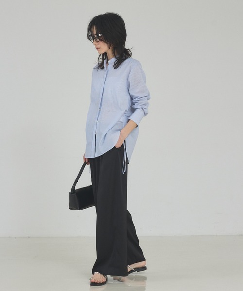 qualite（カリテ）の「ウエストドロストシャツ/春服/夏服/オフィスカジュアル（シャツ/ブラウス・レディース・スモークピンク/オフホワイト/ストライプ・フリー）」の9枚目の写真