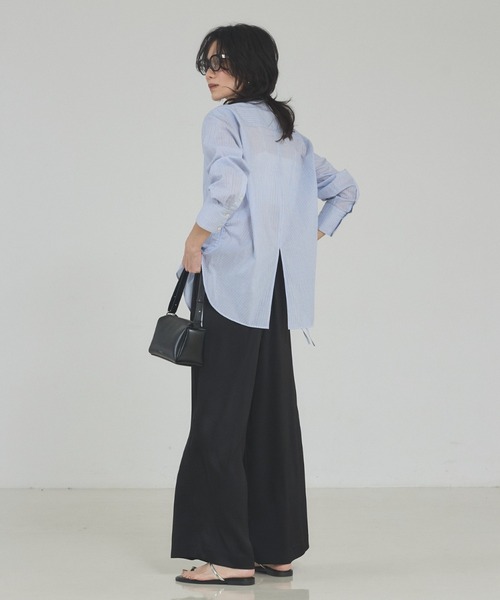 qualite（カリテ）の「ウエストドロストシャツ/春服/夏服/オフィスカジュアル（シャツ/ブラウス・レディース・スモークピンク/オフホワイト/ストライプ・フリー）」の10枚目の写真