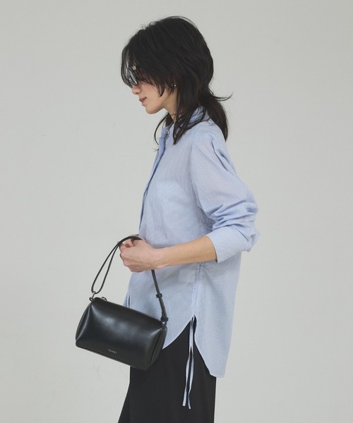 qualite（カリテ）の「ウエストドロストシャツ/春服/夏服/オフィスカジュアル（シャツ/ブラウス・レディース・スモークピンク/オフホワイト/ストライプ・フリー）」の11枚目の写真