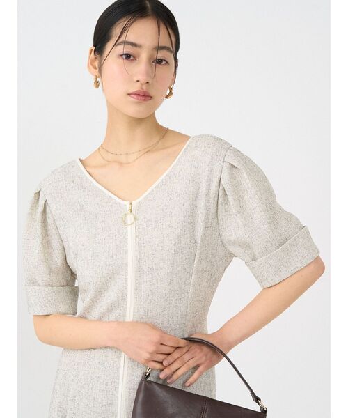 LAGUNAMOON(ラグナムーン)の「フロントジップVネックフレアワンピース(ワンピース・レディース・ライトブルー/ブラック/アイボリー・MEDIUM/SMALL)」の1枚目の写真