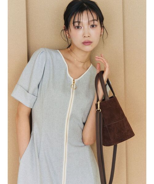 LAGUNAMOON(ラグナムーン)の「フロントジップVネックフレアワンピース 【夏服】【オフィスカジュアル】【半袖】(ワンピース・レディース・ライトブルー/ブラック/アイボリー・MEDIUM/SMALL)」の8枚目の写真