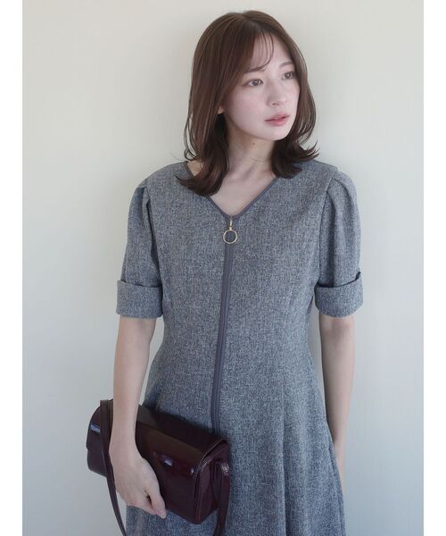 LAGUNAMOON(ラグナムーン)の「フロントジップVネックフレアワンピース(ワンピース・レディース・ライトブルー/ブラック/アイボリー・MEDIUM/SMALL)」の11枚目の写真