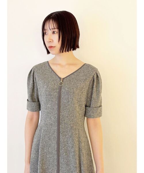 LAGUNAMOON(ラグナムーン)の「フロントジップVネックフレアワンピース(ワンピース・レディース・ライトブルー/ブラック/アイボリー・MEDIUM/SMALL)」の14枚目の写真