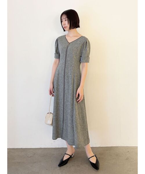 LAGUNAMOON(ラグナムーン)の「フロントジップVネックフレアワンピース(ワンピース・レディース・ライトブルー/ブラック/アイボリー・MEDIUM/SMALL)」の15枚目の写真