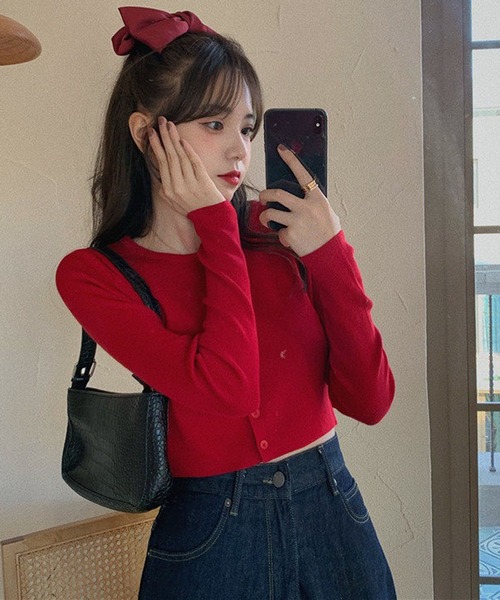 VIBGYOR(ヴィブジョー)の「【EIZZ/アイズ】クロップド丈 フロントボタン ショート丈 スリム ニットカーディガン(カーディガン/ボレロ・レディース・ブラック/グレー/ブルー/レッド/ホワイト・FREE)」の5枚目の写真