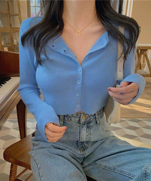 VIBGYOR(ヴィブジョー)の「【EIZZ/アイズ】クロップド丈 フロントボタン ショート丈 スリム ニットカーディガン(カーディガン/ボレロ・レディース・ブラック/グレー/ブルー/レッド/ホワイト・FREE)」の4枚目の写真