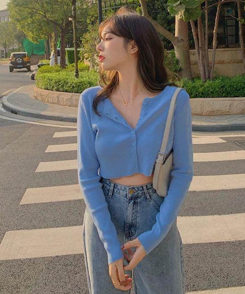 VIBGYOR(ヴィブジョー)の「【EIZZ/アイズ】クロップド丈 フロントボタン ショート丈 スリム ニットカーディガン(カーディガン/ボレロ・レディース・ブラック/グレー/ブルー/レッド/ホワイト・FREE)」の16枚目の写真