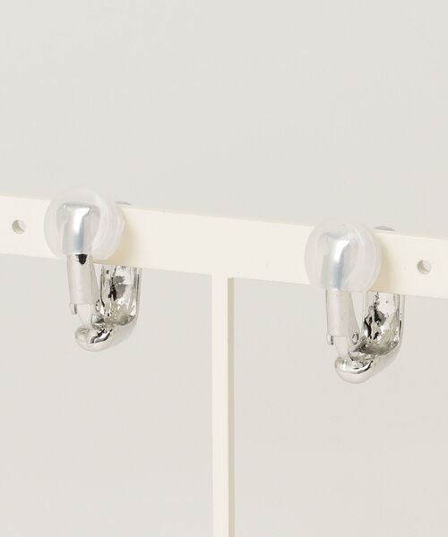 grace grace （グラスグラス）の「ｇｇスクエアＧ型　Ｅ（ピアス（両耳用）・レディース・シルバー/ゴールド・FREE）」の3枚目の写真