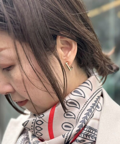 grace grace (グラスグラス)の「【grace grace/グラスグラス】スクエアG型イヤリング(イヤリング・レディース・シルバー/ゴールド・FREE)」の4枚目の写真