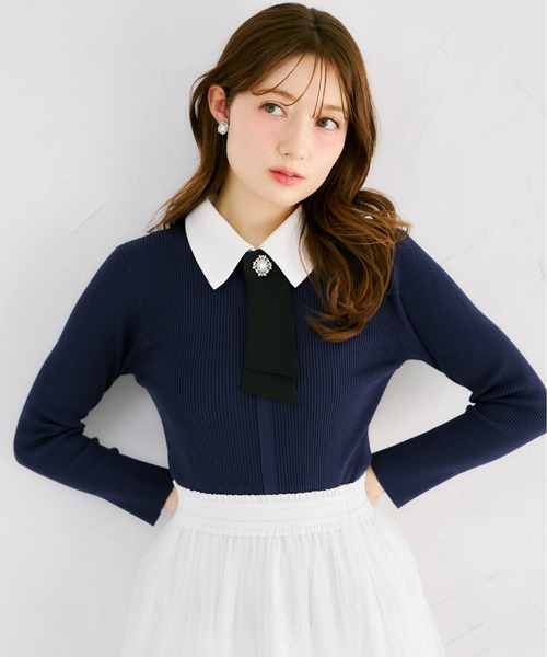 tocco closet（トッコ　クローゼット）の「２ＷＡＹビジュー釦タイ＆襟付きリブニットプルオーバー（ニット/セーター・レディース・ネイビー/オフホワイト/グレー・M）」の2枚目の写真