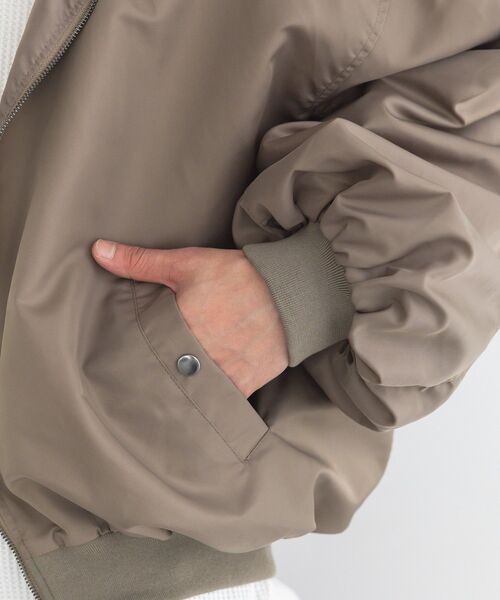 CRAFT STANDARD BOUTIQUE（クラフトスタンダードブティック）の「バルーンMA-1（ブルゾン・メンズ・グレイッシュベージュ/ブラック・L/M）」の18枚目の写真