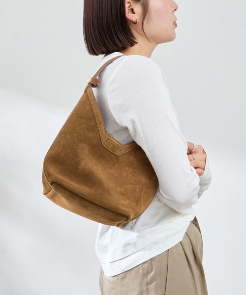 U by SPICK&SPAN（ユーバイスピックアンドスパン）の「CHRISTIAN VILLA /クリスチャン ヴィラ スエード2WAY BAG（ハンドバッグ・レディース・ブラウン・FREE）」の19枚目の写真
