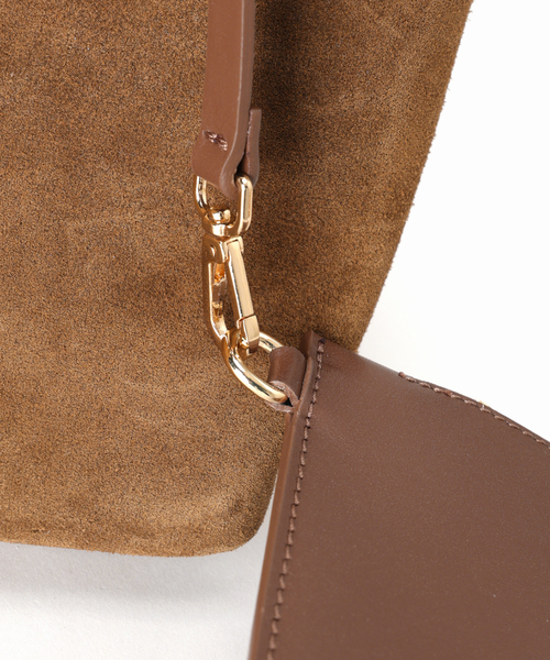 U by SPICK&SPAN（ユーバイスピックアンドスパン）の「CHRISTIAN VILLA /クリスチャン ヴィラ スエード2WAY BAG（ハンドバッグ・レディース・ブラウン・FREE）」の4枚目の写真