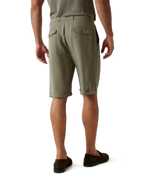 Guess(ゲス)の「TAYLOR Chino Shorts ハーフパンツ ショートパンツ(チノパンツ・メンズ・カーキ・33inch/31inch/30inch/29inch/28inch)」の2枚目の写真