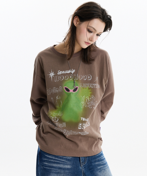 HOODHOOD（フッドフッド）の「スプレーエイリアンロングスリーブTシャツブラウン（Tシャツ/カットソー・レディース・その他・1/2）」の4枚目の写真
