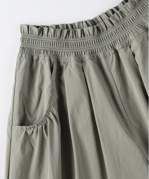 Right-on（ライトオン）の「【HONEYSUCKLE ROSE】シャーリングウエストパンツ (スカート見え / クロップド丈 / サイドポケット)（その他パンツ・レディース・ブラック/カーキブラウン/ネイビー・L/M）」の21枚目の写真