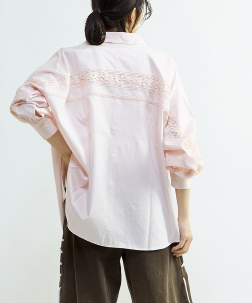 CONVERSE TOKYO(コンバーストウキョウ)の「STAR★ LACE OVERSIZED SHIRT(シャツ/ブラウス・レディース・サックスブルー/ブラック/ホワイト/ピンク・FREE)」の4枚目の写真