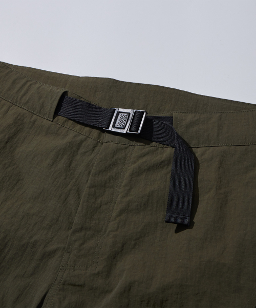 KALAPATTHAR（カラパタール）の「Nylon Taslan Belted Cargo Shorts - Khaki（その他パンツ・メンズ・その他・MEDIUM/LARGE/X-LARGE）」の3枚目の写真