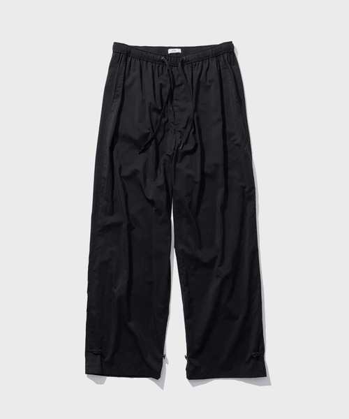 ATON(エイトン)の「【ATON / エイトン】MAT AIRLY NYLON WIDE PANTS(その他パンツ・メンズ・ブラック/カーキ・4)」の2枚目の写真