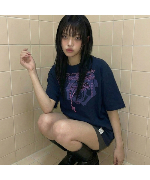 GRAVER（グレーバー）の「[ユニセックス]DOROTHY 半袖Tシャツ_3カラー（Tシャツ/カットソー・レディース・ブラック/ネイビー/ホワイト・SMALL/MEDIUM/LARGE）」の3枚目の写真