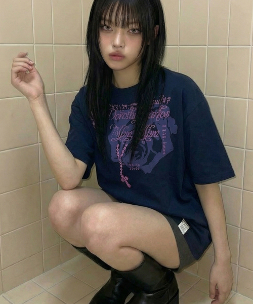 GRAVER（グレーバー）の「[ユニセックス]DOROTHY 半袖Tシャツ_3カラー（Tシャツ/カットソー・レディース・ブラック/ネイビー/ホワイト・SMALL/MEDIUM/LARGE）」の10枚目の写真