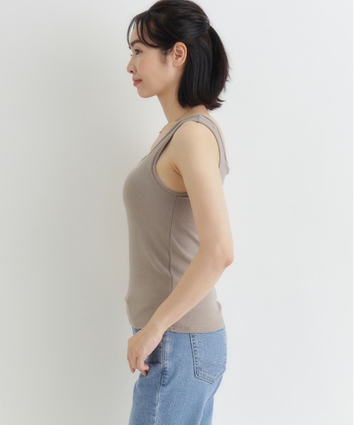 Right-on（ライトオン）の「HONEYSUCKLE ROSE(ハニーサックルローズ)ふらラクカップ付きスクエアタンクトップ（タンクトップ・レディース・ベージュ/ブラック/オフホワイト・S/M/L）」の16枚目の写真