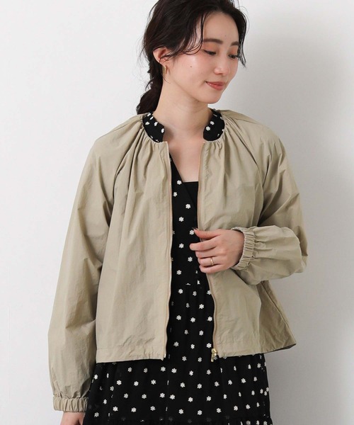 Gready Brilliant(グレディブリリアン)の「撥水加工ギャザーブルゾン(ブルゾン・レディース・ベージュ/オフホワイト・38)」の2枚目の写真