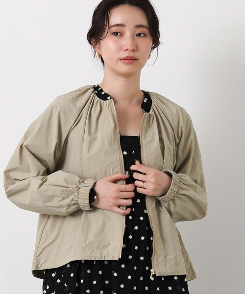 Gready Brilliant(グレディブリリアン)の「撥水加工ギャザーブルゾン(ブルゾン・レディース・ベージュ/オフホワイト・38)」の19枚目の写真