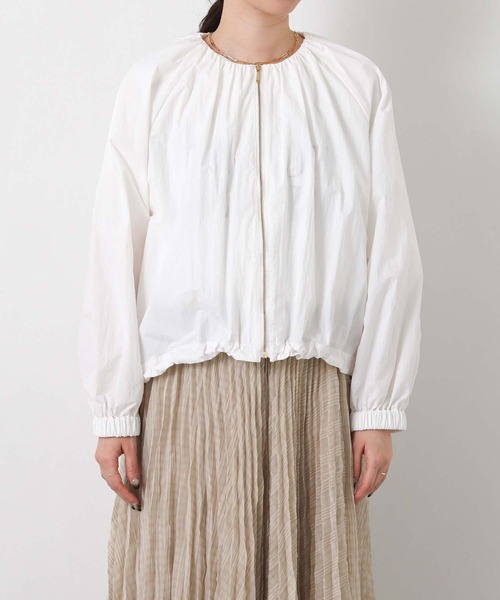 Gready Brilliant(グレディブリリアン)の「撥水加工ギャザーブルゾン(ブルゾン・レディース・ベージュ/オフホワイト・38)」の20枚目の写真