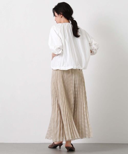 Gready Brilliant(グレディブリリアン)の「撥水加工ギャザーブルゾン(ブルゾン・レディース・ベージュ/オフホワイト・38)」の5枚目の写真