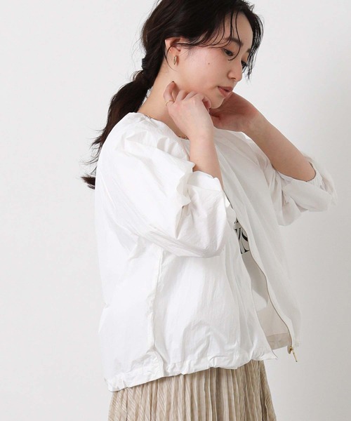 Gready Brilliant(グレディブリリアン)の「撥水加工ギャザーブルゾン(ブルゾン・レディース・ベージュ/オフホワイト・38)」の8枚目の写真