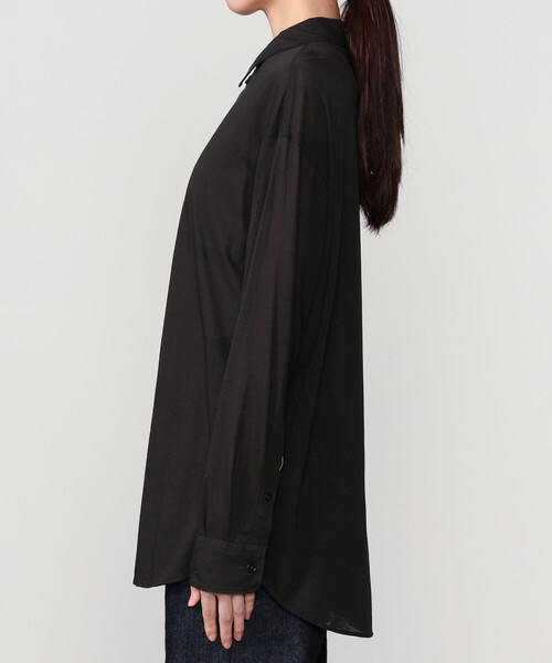 UNFIL(アンフィル)の「UNFIL | コットン シアージャージー レギュラーカラーシャツ WOMEN(シャツ/ブラウス・レディース・アイボリー/ダークブラウン・0)」の17枚目の写真