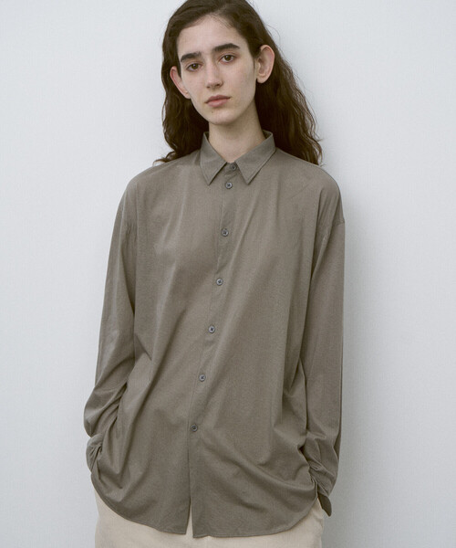 UNFIL(アンフィル)の「UNFIL | コットン シアージャージー レギュラーカラーシャツ WOMEN(シャツ/ブラウス・レディース・アイボリー/ダークブラウン・0)」の7枚目の写真
