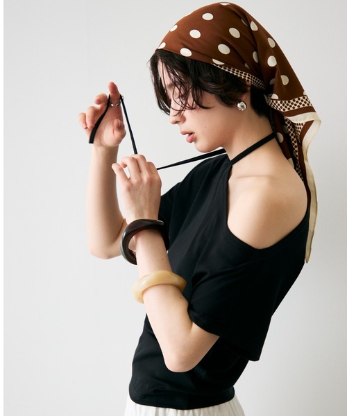 Trish(トリッシュ)の「ワンショルダーチョーカーカットソー(Tシャツ/カットソー・レディース・アイボリー/ホワイト/ブラック・FREE)」の1枚目の写真