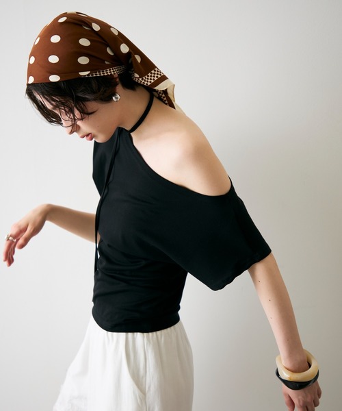 Trish(トリッシュ)の「ワンショルダーチョーカーカットソー(Tシャツ/カットソー・レディース・アイボリー/ホワイト/ブラック・FREE)」の19枚目の写真