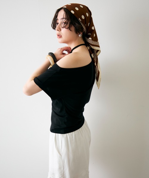Trish(トリッシュ)の「ワンショルダーチョーカーカットソー(Tシャツ/カットソー・レディース・アイボリー/ホワイト/ブラック・FREE)」の18枚目の写真