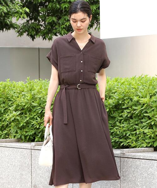 THE SHOP TK (ザ ショップ ティーケー )の「【S-XL/ひんやり/防しわ】欲しいが詰まった 上品フィット&フレアワンピース(ワンピース・レディース・ブルー/ダークブラウン/ネイビー・14/13/12/11)」の2枚目の写真