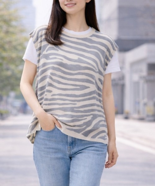 PATRIOT TAXI SELECT(パトリオットタクシーセレクト)の「【KILA MODA】柄アクセントスタイリングベスト(Tシャツ/カットソー・レディース・グレー/ブラック・LL~3L/M~L)」の3枚目の写真