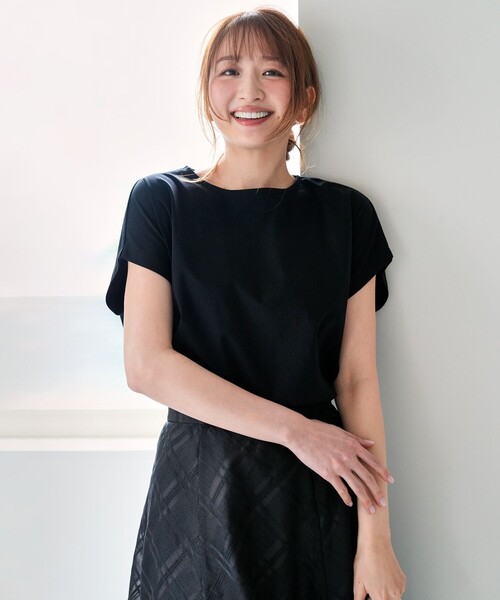 ANY SIS(エニィスィス)の「【シルクタッチさら魅せTシャツ】後ろコクーン プルオーバー(Tシャツ/カットソー・レディース・ダークグリーン系/アイボリー系2/オレンジ系/ライラック系/アイボリー系/ブラック系/ベージュ系2・X-LARGE)」の2枚目の写真