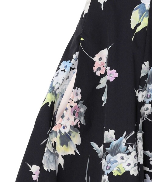 TOCCA(トッカ)の「HYDRANGEA PRISM スカート(スカート・レディース・アイボリー系5/ブラック系5・0/4)」の7枚目の写真