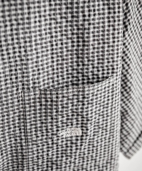 THE NORTH FACE(ザノースフェイス)の「THE NORTH FACE ザ・ノースフェイス M'S TRAVELER CHECK S/S SHIRTS ワンポイントロゴ刺繍ギンガムチェック柄半袖シャツ(シャツ/ブラウス・メンズ・レッド/チャコール/ブルー・M/XL/L)」の4枚目の写真